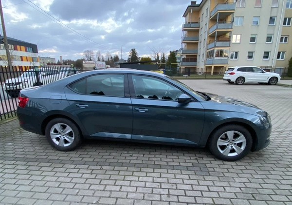 Skoda Superb cena 72900 przebieg: 208500, rok produkcji 2020 z Wołomin małe 154